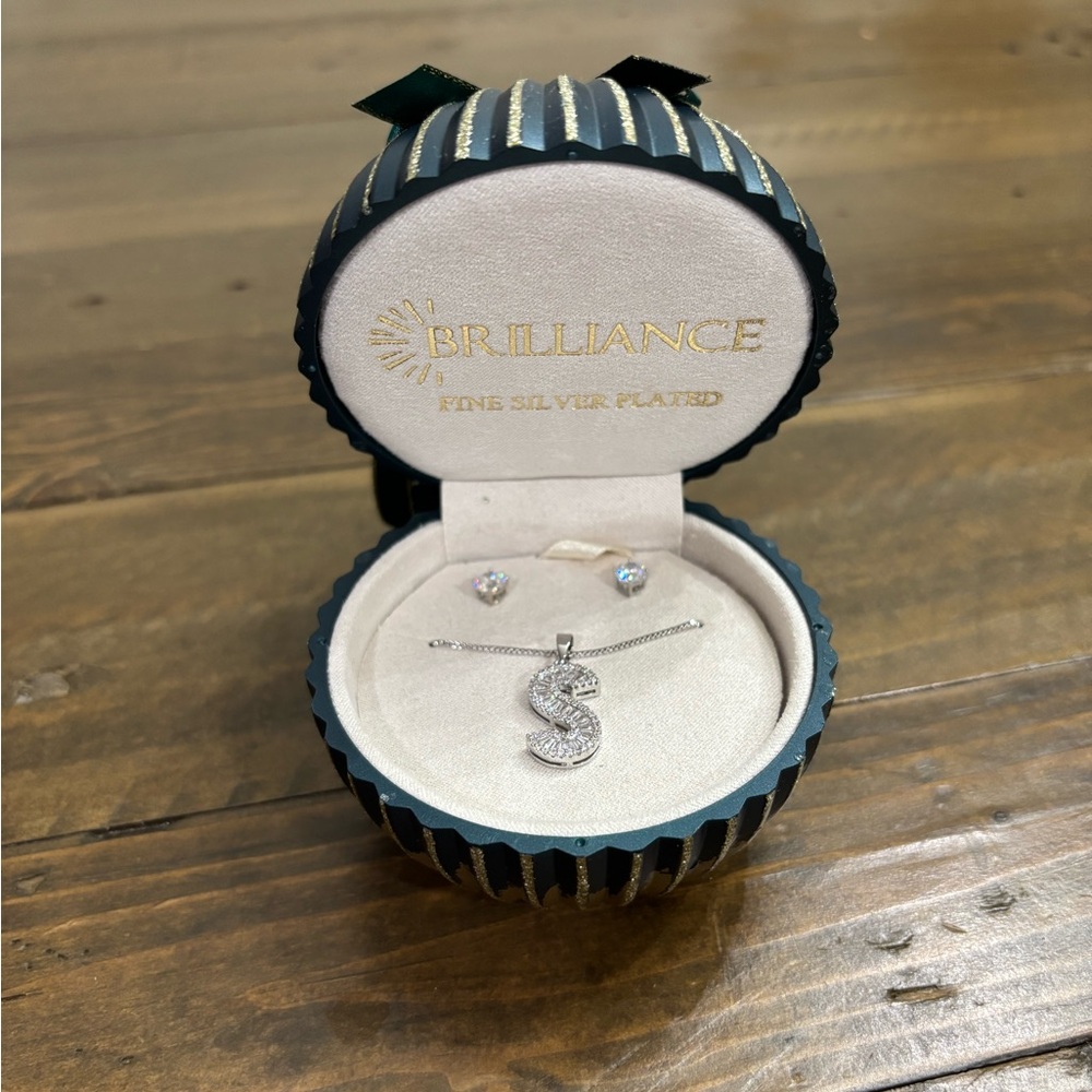 Brilliance Silver Initial Necklace Set